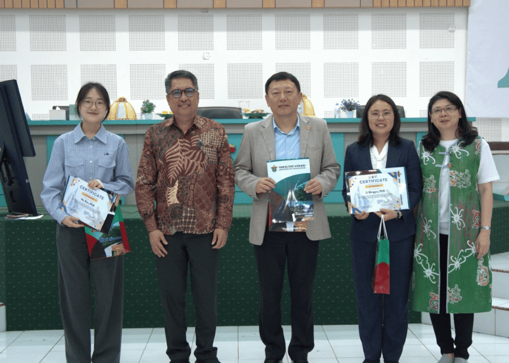 Fakuktas Vokasi Sebagai Pusat Pertukaran Ilmu Global Melalui International Guest Lecture and Vocational Workshop